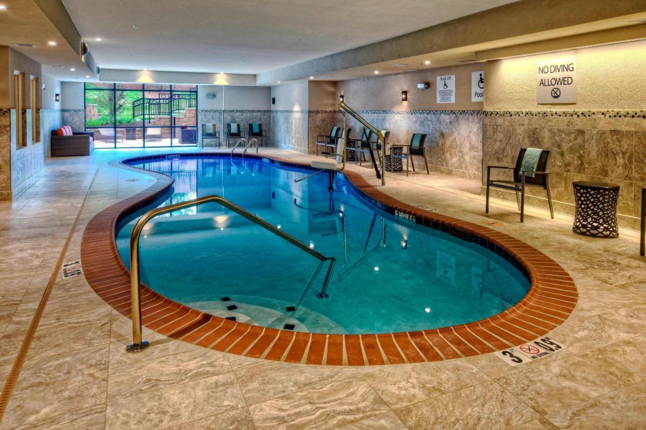 Отель Courtyard By Marriott Оксфорд Экстерьер фото