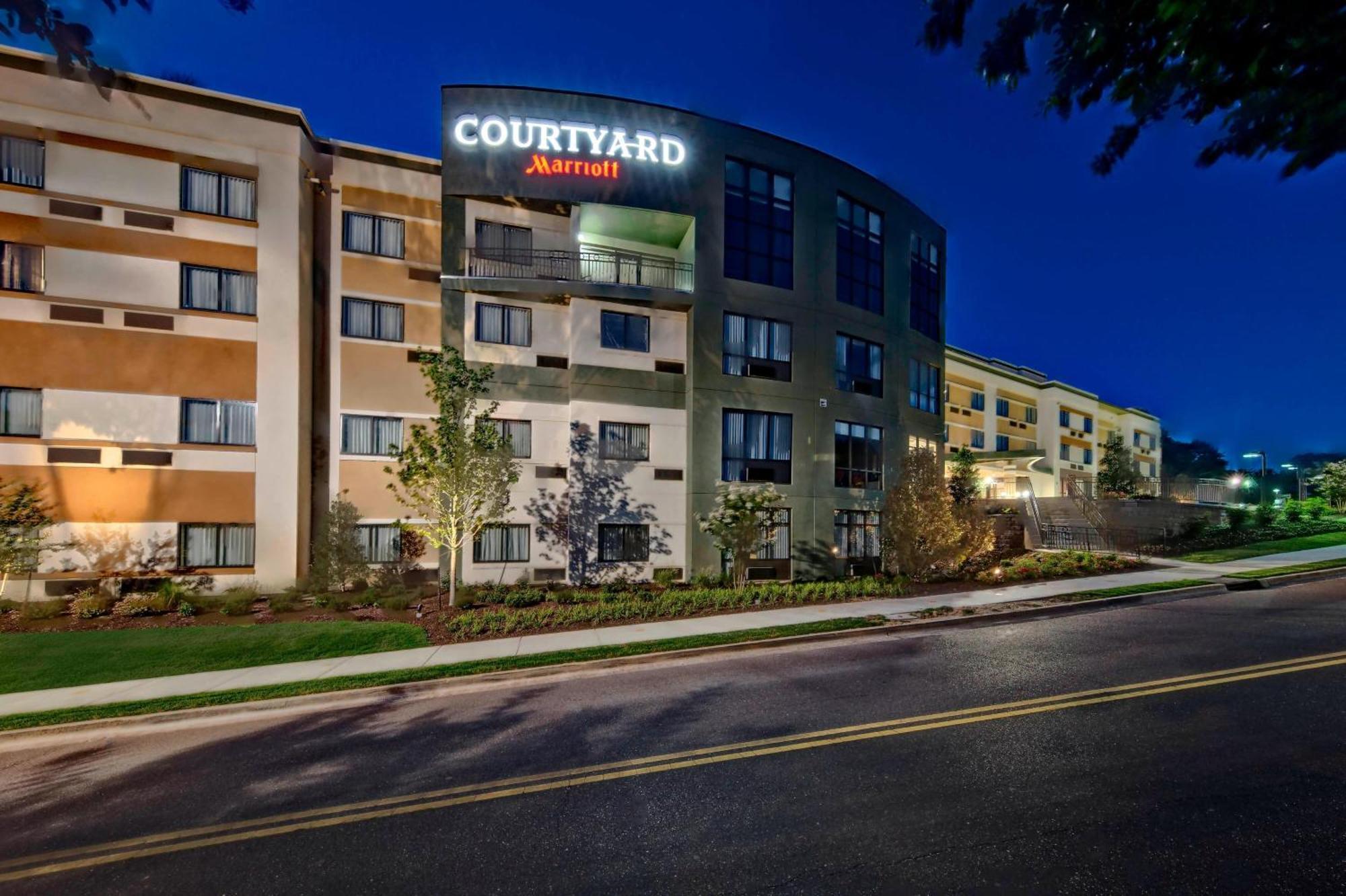 Отель Courtyard By Marriott Оксфорд Экстерьер фото